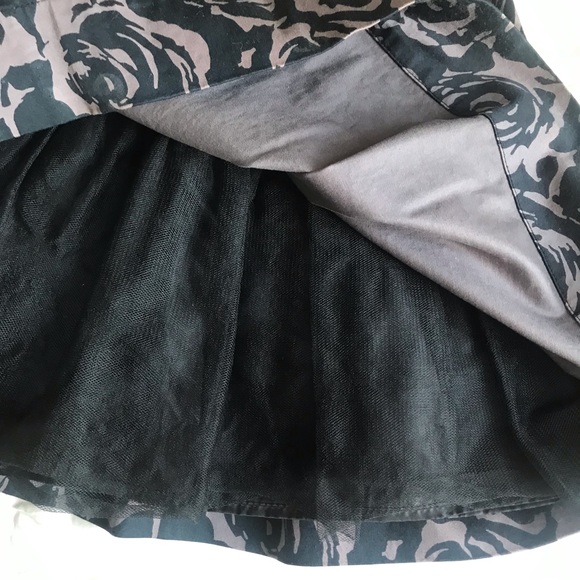 F21 Black & Gray Roses Circle Skirt - Picture 7 of 9